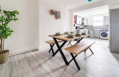 Rushmoor District Apartamento | Central Apartment | Contractors & Families | WiFi