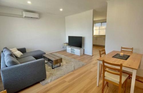 Dandenong Apartamento | Central Apartment near Dandenong Hospital & Market