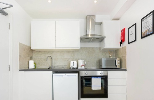 Buckingham Apartamento | Central Buckingham Apartment #3 with Free Parking by Yoko Property