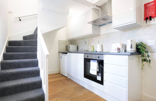 Buckingham Apartamento | Central Buckingham Apartment #7 with Free Parking by Yoko Property
