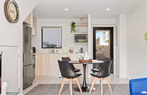 Mount Albert Casa | Central Auckland Townhouse