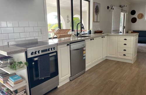 Tannum Sands Apartamento | Central Beach Town Gem