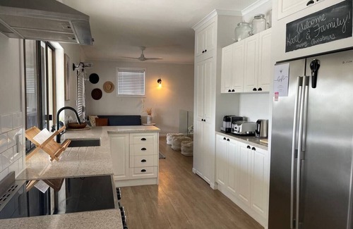 Tannum Sands Apartamento | Central Beach Town Gem