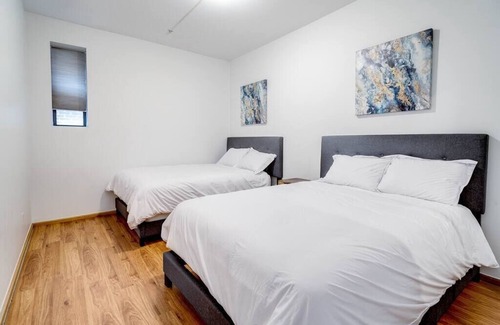 Pulaski Park Casa | Central Chicago Suite Access to Patio!!! Suite 1