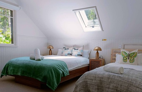 Glenning Valley Casa | Central Coast Resort Escape with Free Yoga Lesson