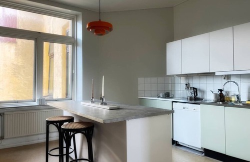 Centrum Apartamento | Central Design Apartment - Near Ullevi and Heden with Balcony