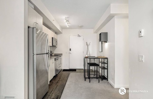 East Village Apartamento | Central DT » King Bed » Near Library » Fitness Centre