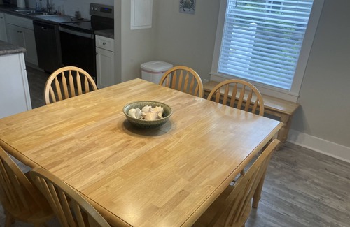 Emerald Isle Casa | Central Emerald Isle, Private Beach Parking