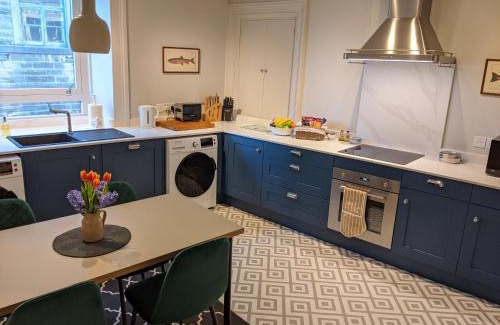 Hawick Apartamento | Central Hawick spacious stylish flat with log burner