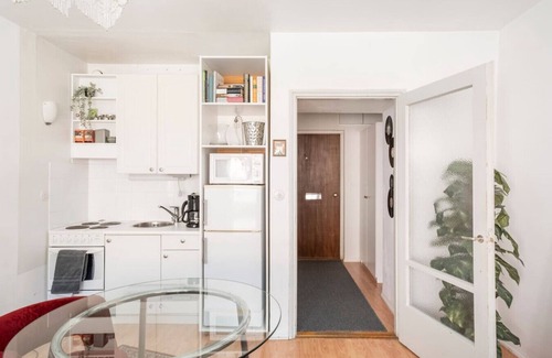 Punavuori Apartamento | Central & Hip w King Bed, 50m tram & bus, Netflix