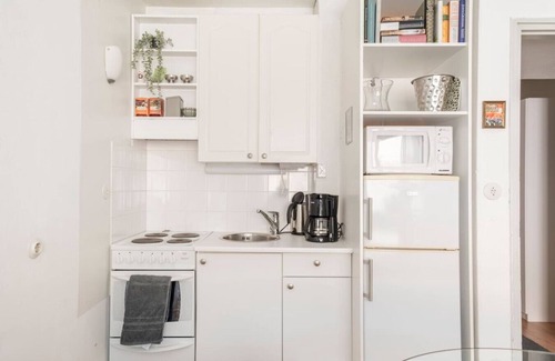 Punavuori Apartamento | Central & Hip w King Bed, 50m tram & bus, Netflix