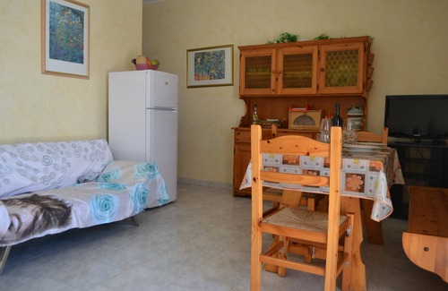 San Foca Casa | Casa de vacaciones céntrica con terraza y jardín; aparcamiento disponible