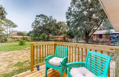 Pensacola Heights Casa | Central Home with Large Yard, Full Kitchen, Private Washer/Dryer & Smart TVs