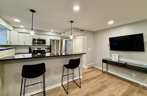 Joslyn Castle Apartamento | Central Hub: Minutes to UNMC and Dining