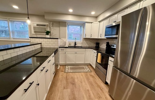 Joslyn Castle Apartamento | Central Hub: Minutes to UNMC and Dining