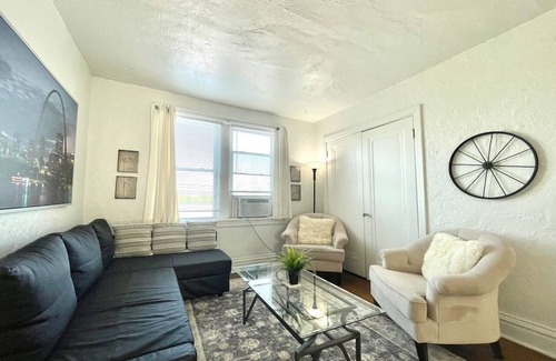 St. Louis Apartamento | (53. 2S) ¡Joya del centro de Saint Louis!