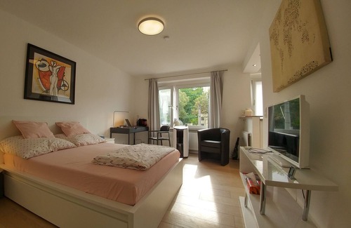 Lindenthal Apartamento | Ubicación central, frente al parque de la ciudad. Luminoso y acogedor apartamento tipo estudio.