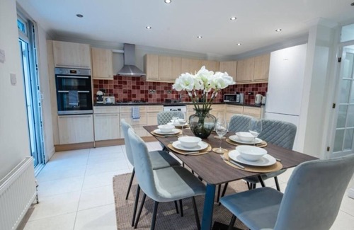 Swiss Cottage Casa | Central London House 10 mins Walk To Regents Park