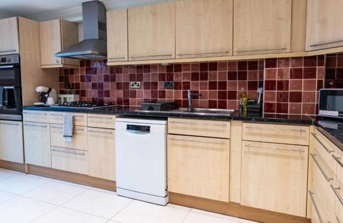 Swiss Cottage Casa | Central London House 10 mins Walk To Regents Park
