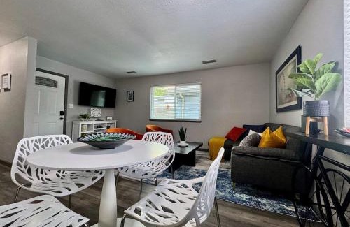 Downtown Sacramento Apartamento | Central Midtown Apt-Secure Parking-Walk to Target