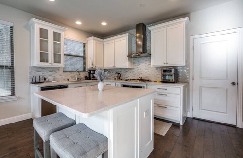 Northeast Carrollton Casa | Central - Spacious Townhome
