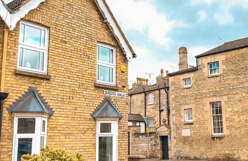 Stamford Casa | Central Stamford Townhouse With Parking