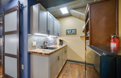 Texarkana Apartamento | Central Texarkana Studio Rental w/ Railroad Views!