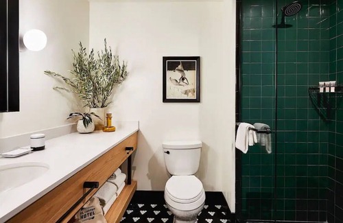 Merced Hotel | Central Valley Stay: Handcrafted Comfort, Historic Surrounds, Near Lake Yosemite