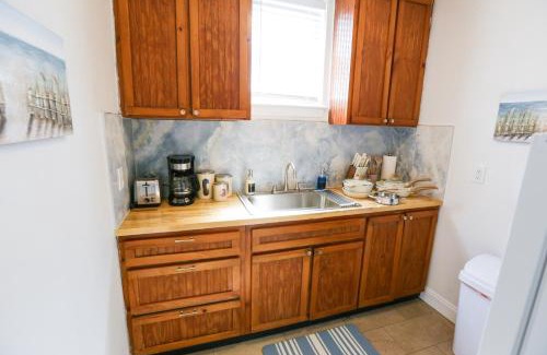 Jacksonville Beach Apartamento | Centrally Located Efficiency One Mile to the Beach!