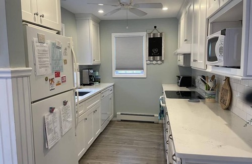 Surf City Casa | Centrally located cape cod close to the bay and beach in Surf City