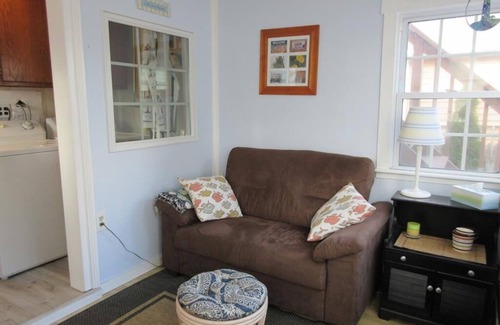 Surf City Casa | Centrally located cape cod close to the bay and beach in Surf City