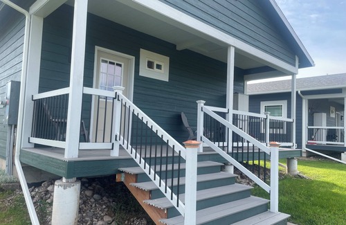 Evergreen Cabaña | Centrally located. Cute, clean cottage. Full bath. Washer, Dryer. Kitchen.
