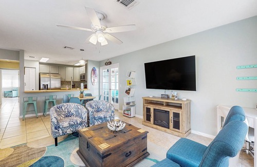 Indian Trails Casa | Centrally located dog-friendly home with beach gear & patio - snowbird-friendly