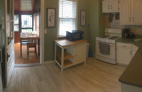 Beechmont Casa | Centrally Located Home. Expo Center. Airport. UofL