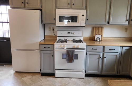 Monona Casa | Casa actualizada y bien decorada que está ubicada en el noreste de Iowa