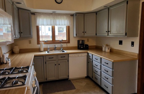 Monona Casa | Casa actualizada y bien decorada que está ubicada en el noreste de Iowa