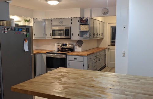 Pittsfield Casa | Centrally located in the Berkshires - Cozy Bungalow in SE Pittsfield!