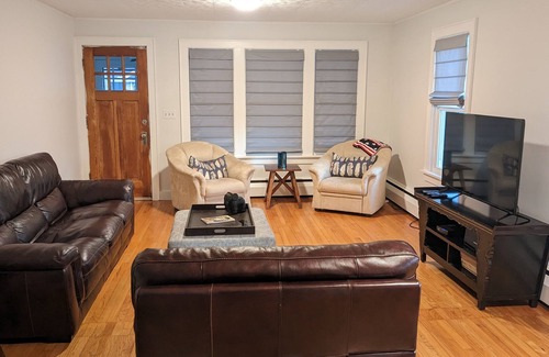 Pittsfield Casa | Centrally located in the Berkshires - Cozy Bungalow in SE Pittsfield!