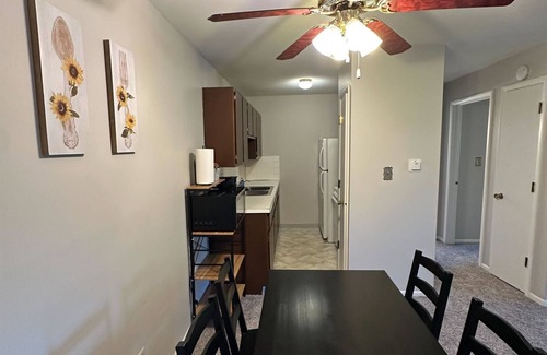Bloomington Apartamento | Centrally located Large one bedroom