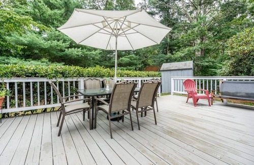 Centerville Casa | Centrally Located Quintessential Cape Cod Retreat