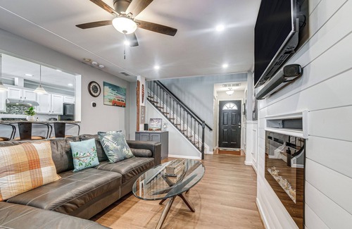 Southeast Raleigh Casa | Centrally Located Raleigh Townhome w/ Pool Access