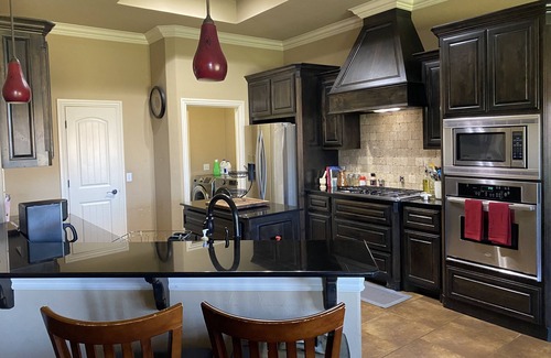 Wheatland Casa | Centrally Located and 10 Minutes to Airport Single Room with private bathroom