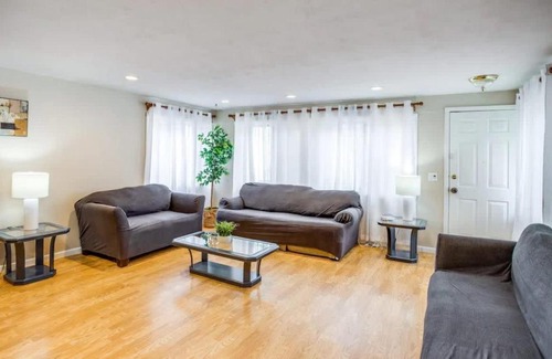 Downtown Rochester Casa | Centric Ranch in South ave by Downtown UofR Airport