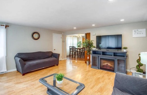 Downtown Rochester Casa | Centric Ranch in South ave by Downtown UofR Airport