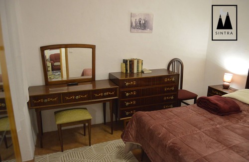 Sao Pedro de Penaferrim Casa | Century-old 2 bedrooms ground house