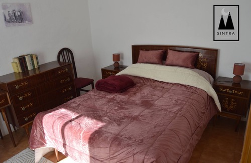 Sao Pedro de Penaferrim Casa | Century-old 2 bedrooms ground house