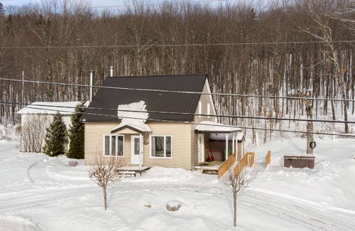 Saint-Leonard-de-Portneuf Chalet De Esquí | Century-old country house adapted for people with reduced mobility.