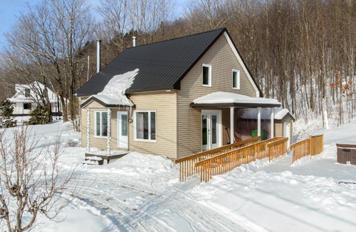 Saint-Leonard-de-Portneuf Chalet De Esquí | Century-old country house adapted for people with reduced mobility.