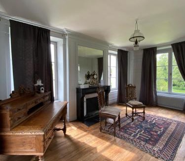 Conty Cama Y Desayuno | Château de Luzières