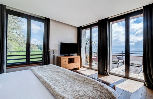 Cruseilles Hotel | Château des Avenieres